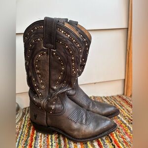 Frye Studded Billy Pull On Cowboy Boots sz 7B